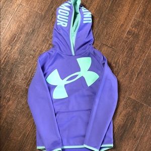 In AMAZING condition! Girls Under Armour Hoodie